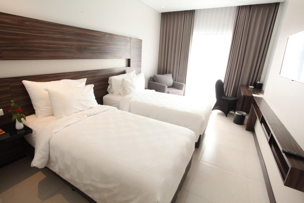 Helios Hotel & Convention Watampone Buitenkant foto