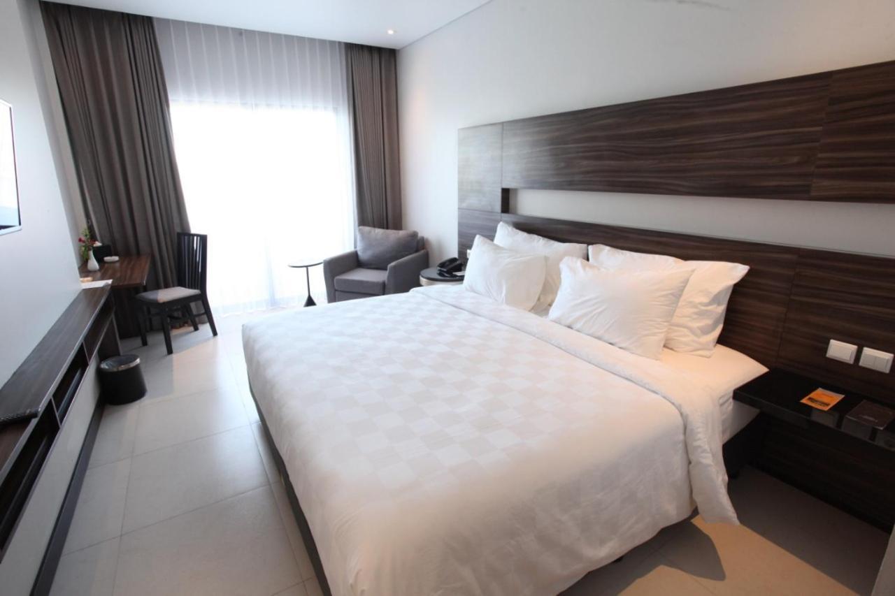 Helios Hotel & Convention Watampone Buitenkant foto