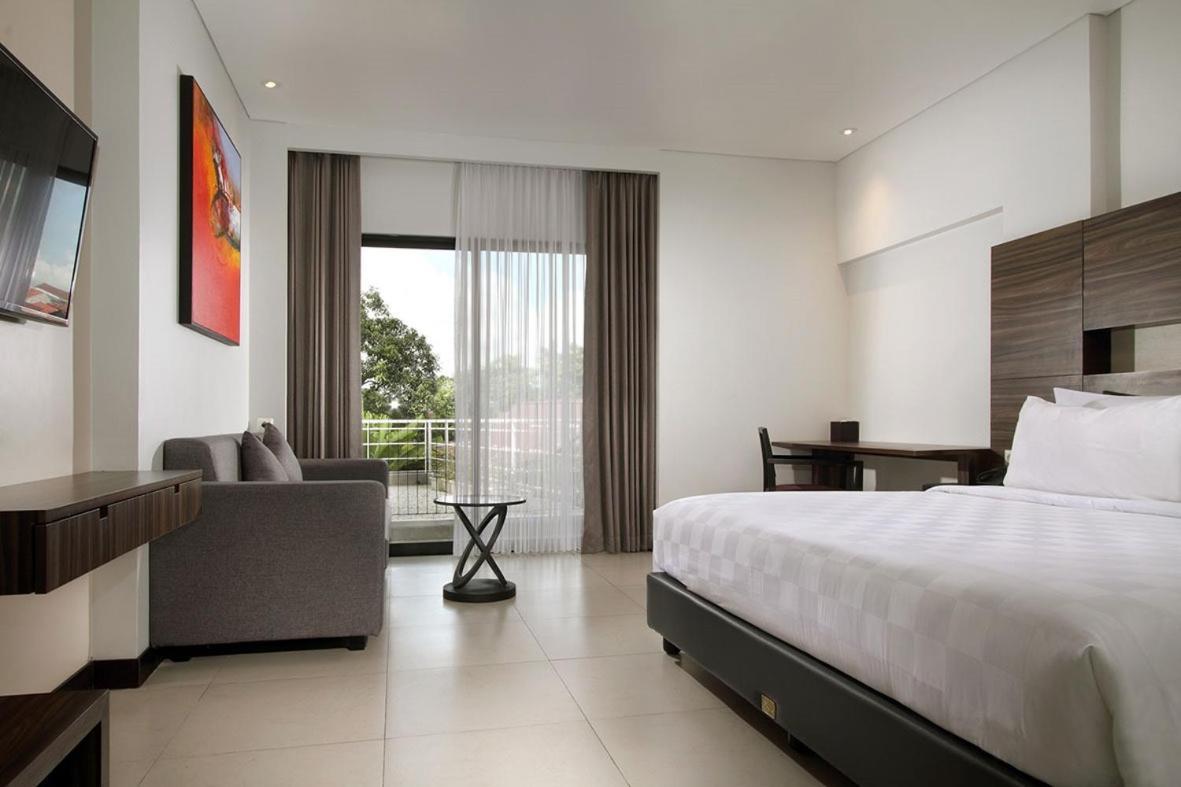 Helios Hotel & Convention Watampone Buitenkant foto