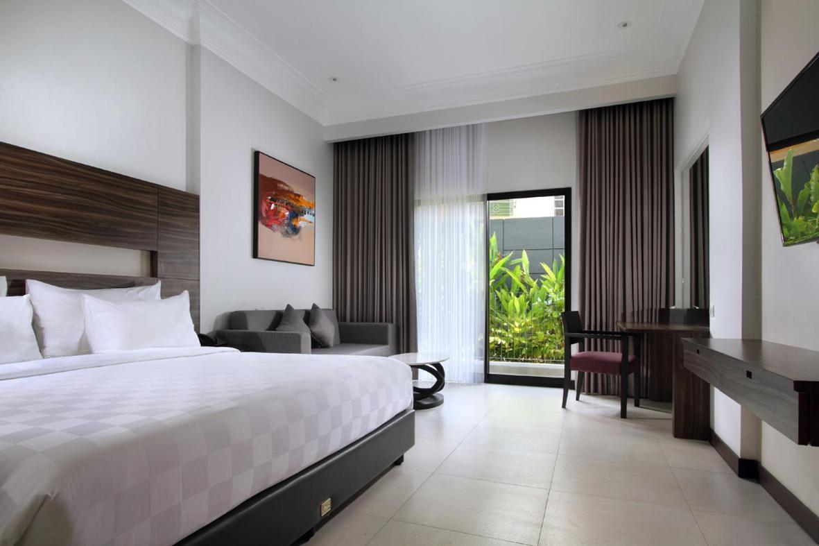 Helios Hotel & Convention Watampone Buitenkant foto